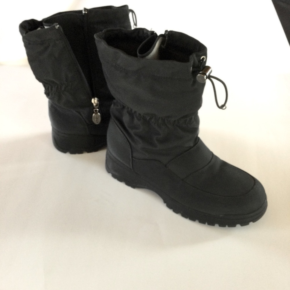 Boston Accent Black Boots Weather Proof Non Skid Soles & Heels Size 8M - Picture 2 of 8